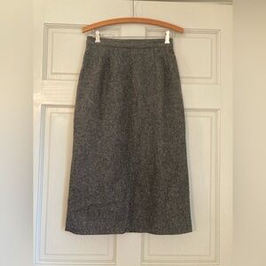 Vintage Sag Harbor Wool Blend Gray Skirt Size 8 Lined Midi Length Gold Button